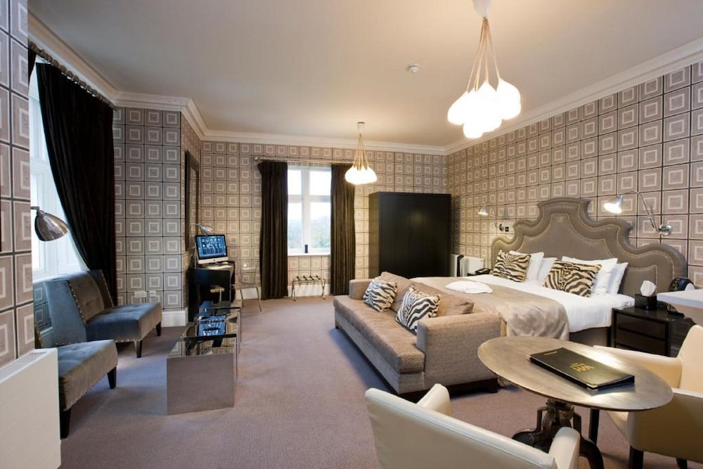 Wivenhoe House 24/53