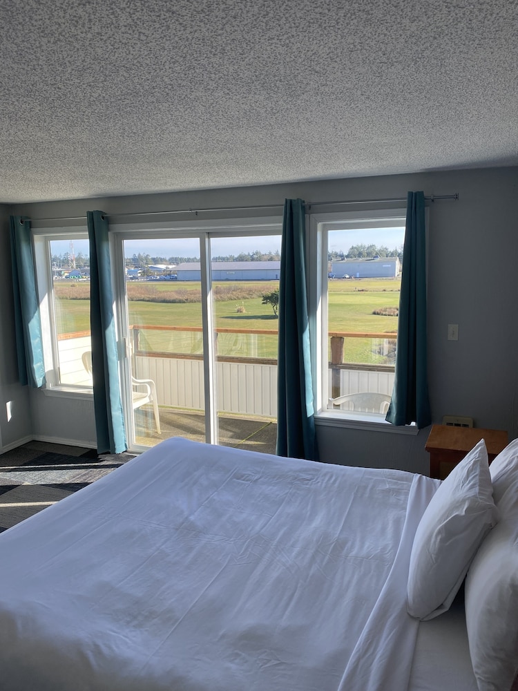 Ocean Shores Inn Suites 18/49