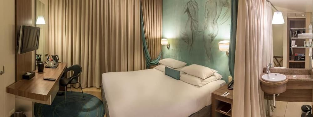Metcourt Emperors Palace 24/34