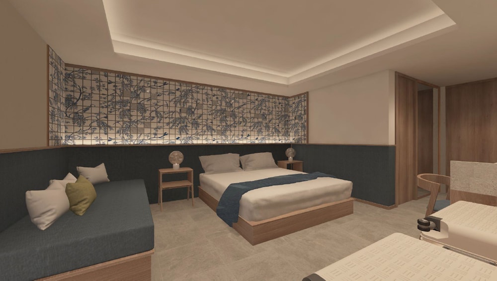 Superior, King Bed, Pool View