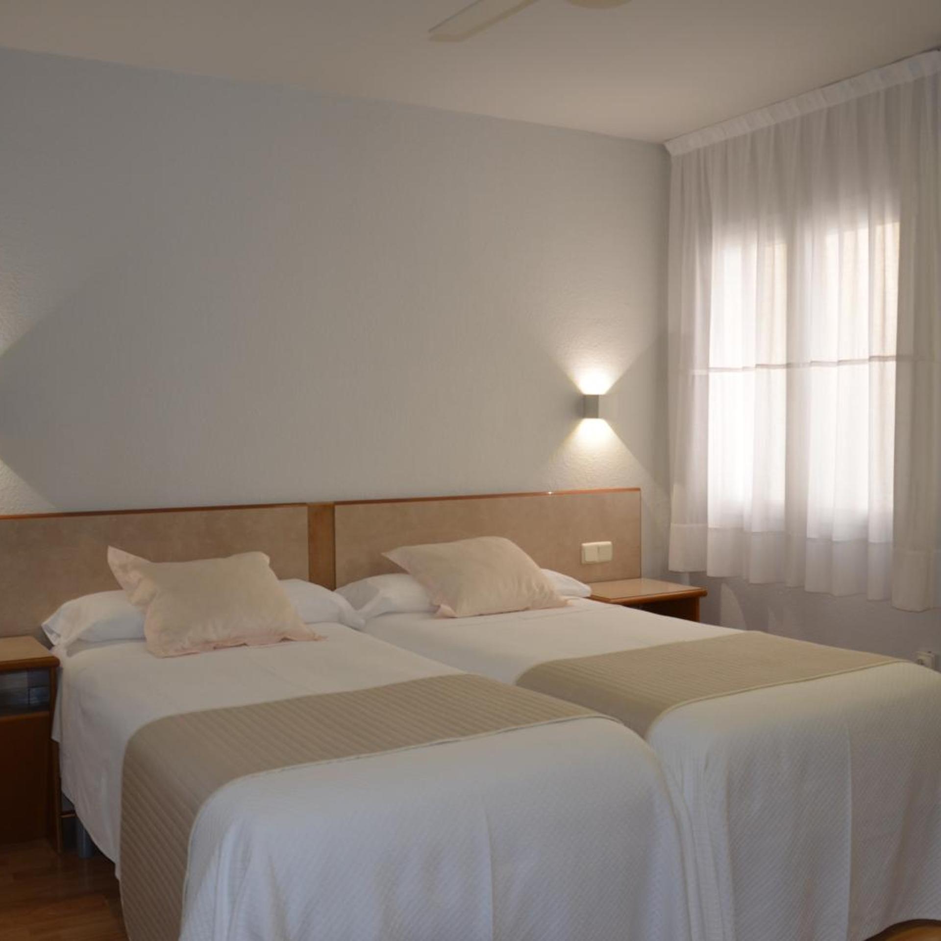 Room, Double or Twin Bed, Hotel Balaguer 5/10