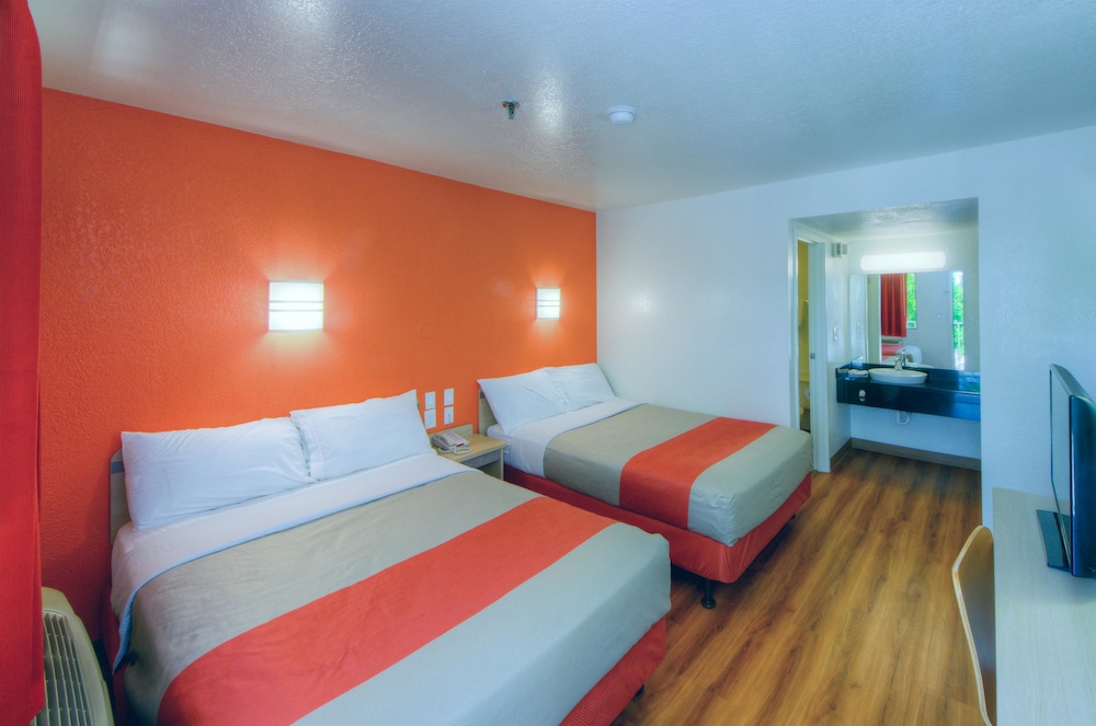 Motel6 Bradenton, FL 26/63