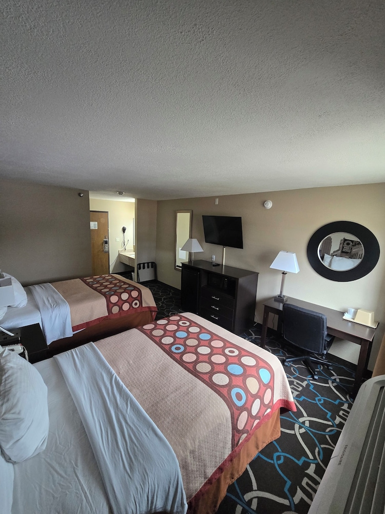 غرفة بسريرين مزدوجين، Super 8 By Wyndham Kansas City 2/10