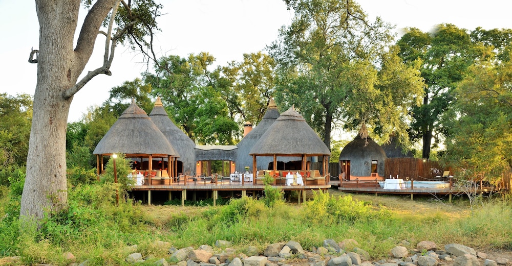 Hoyo-Hoyo Tsonga Lodge 5/68