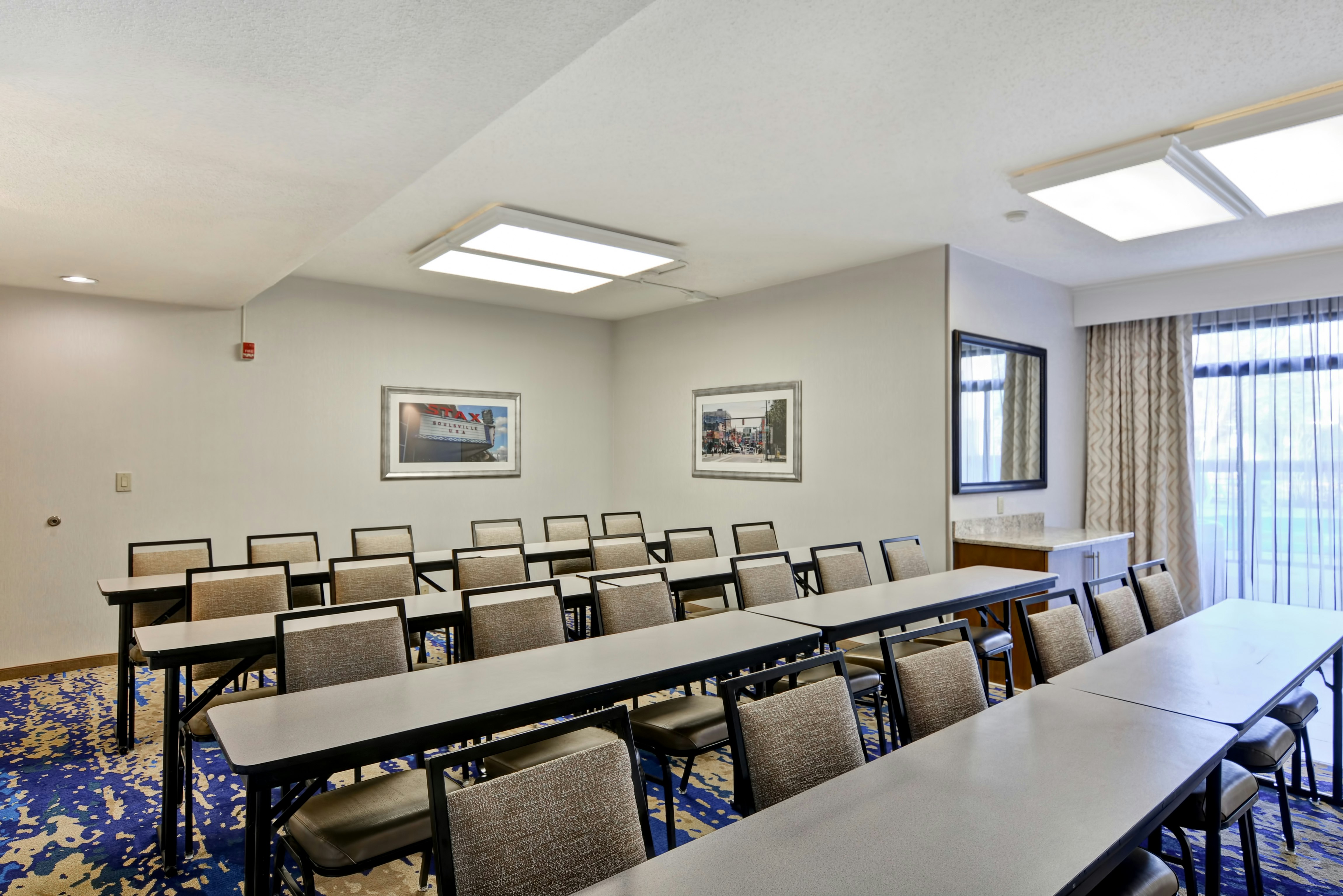 Hampton Inn Memphis-Poplar 36/53