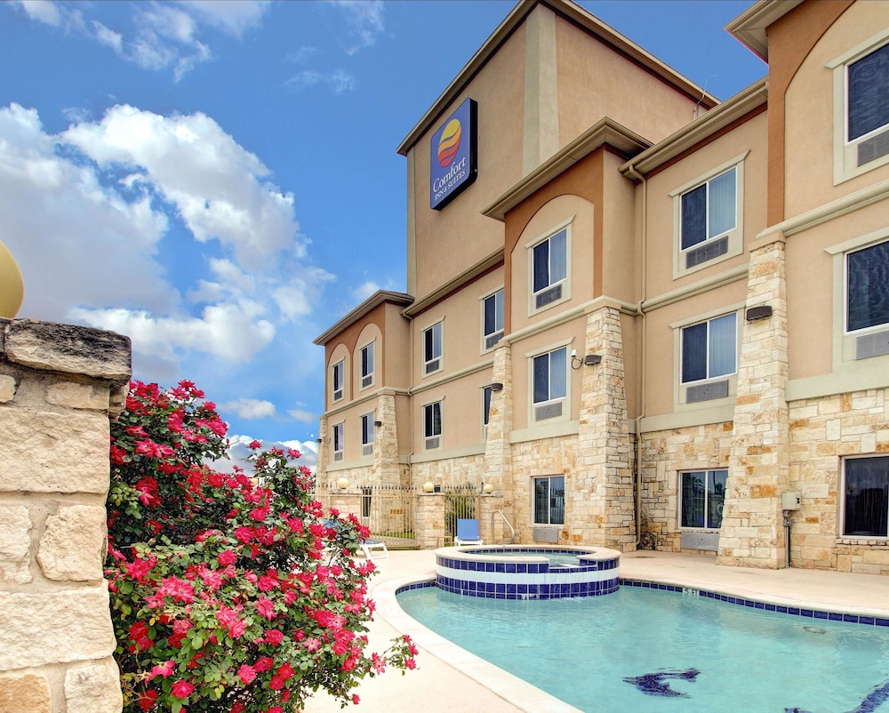 Comfort Inn And Suites Alvarado, TX 8/45
