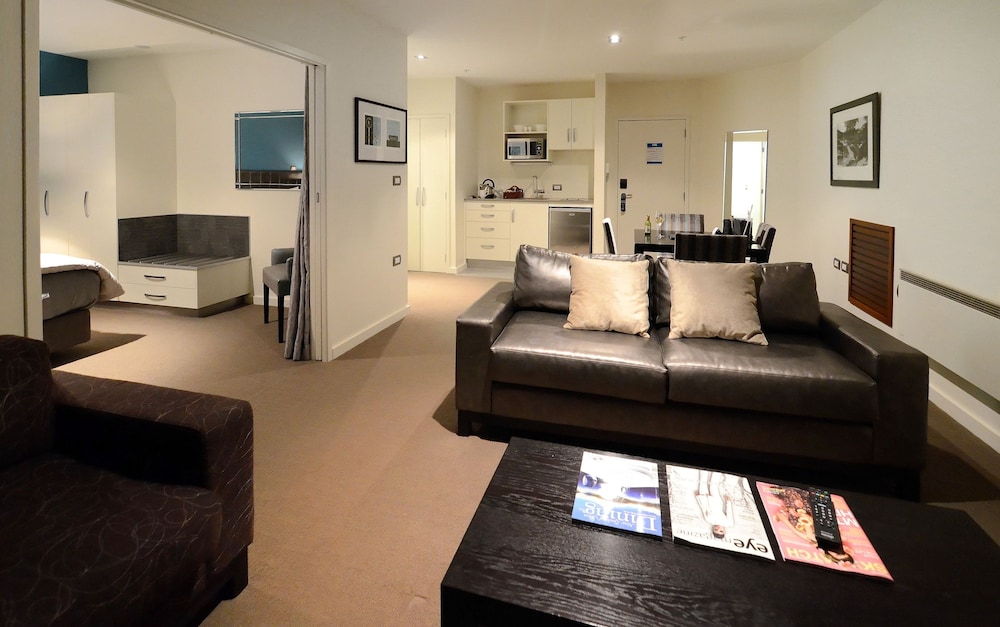 Hotel St Clair 13/39