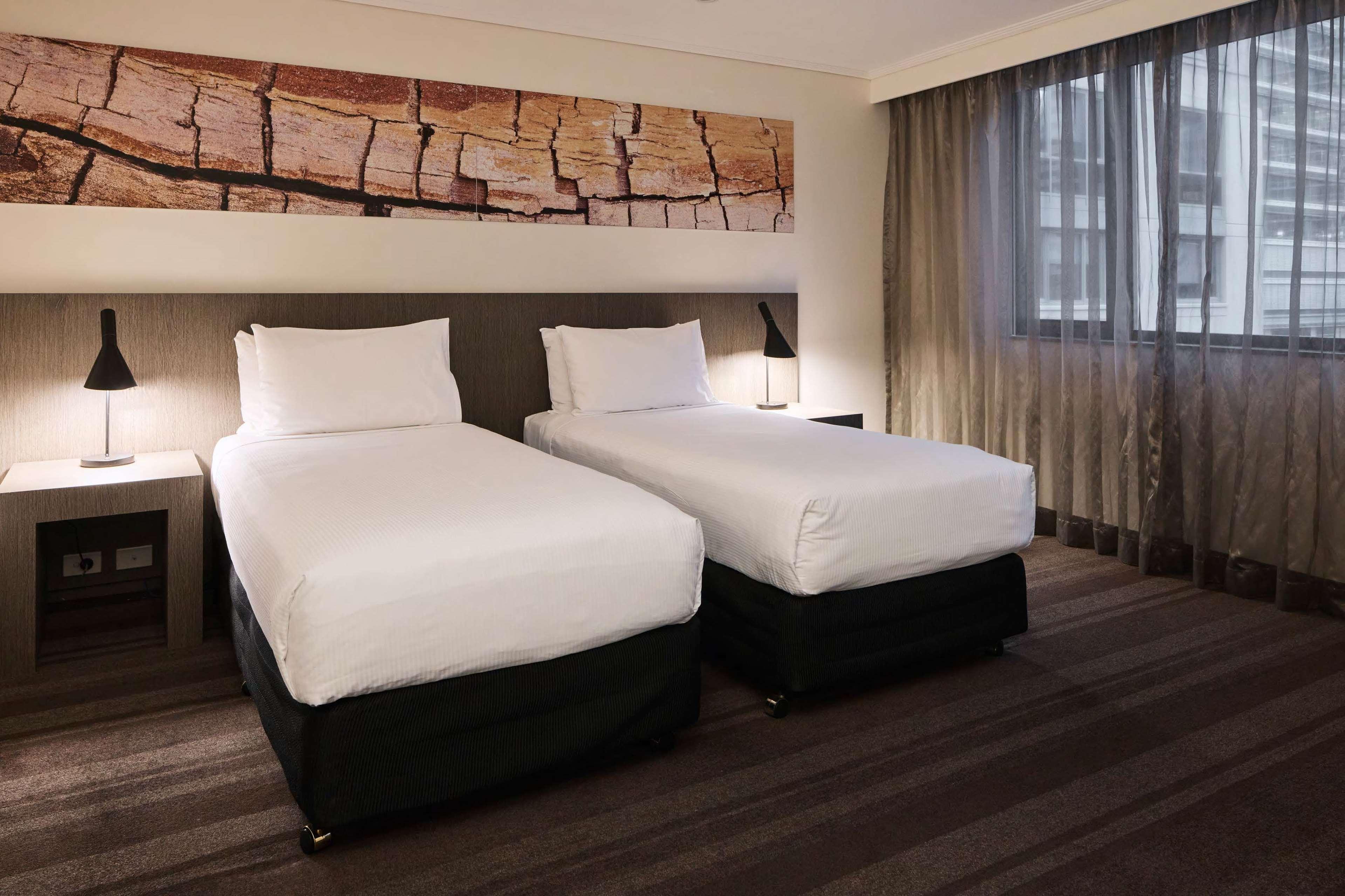 غرفة ديلوكس بسريرين منفصلين، RYDGES WORLD SQUARE 2/5