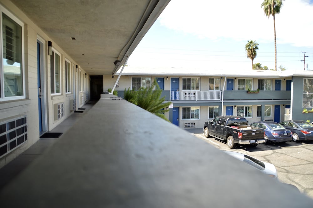 University Inn Tempe 40/45