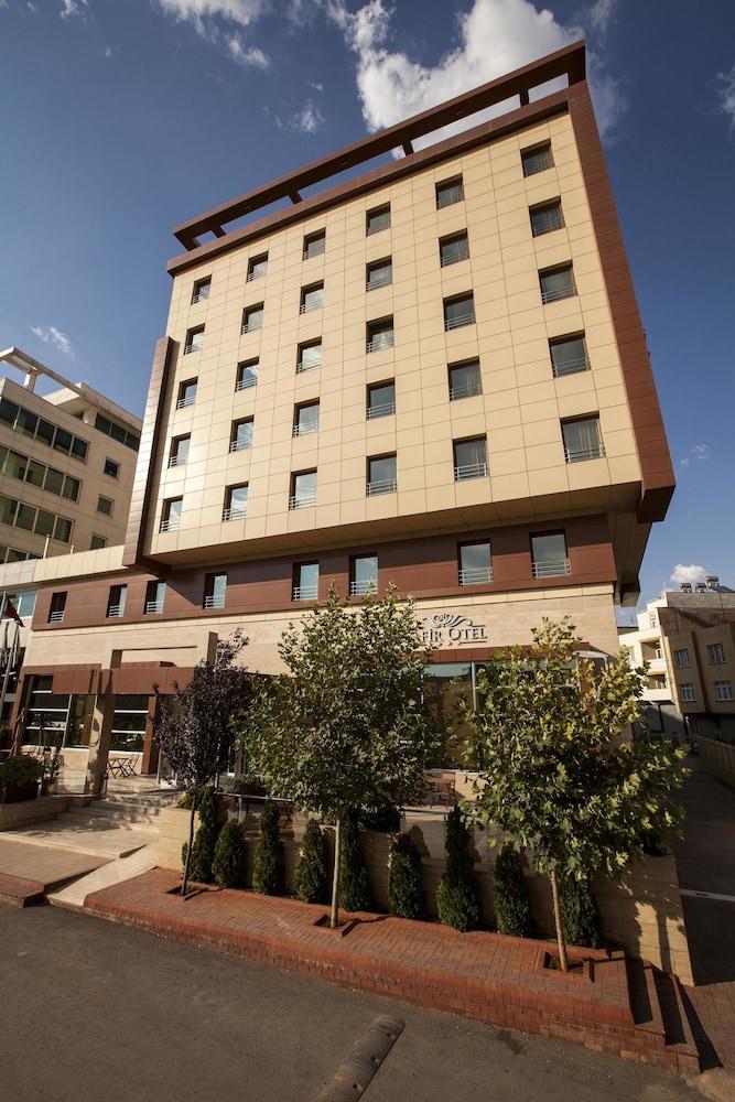 Safir Hotel 2/23