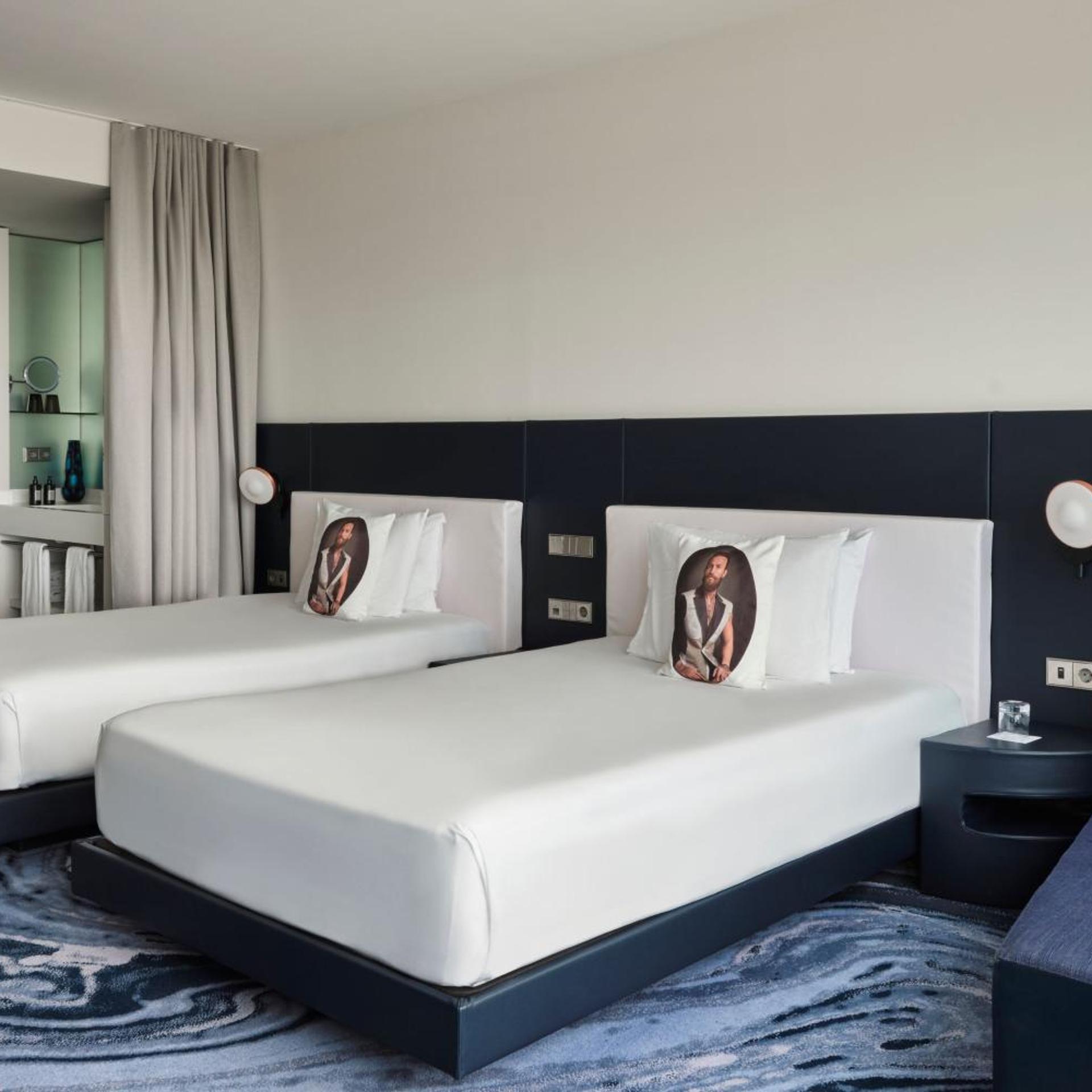 Sky, Fabulous, Twin Beds