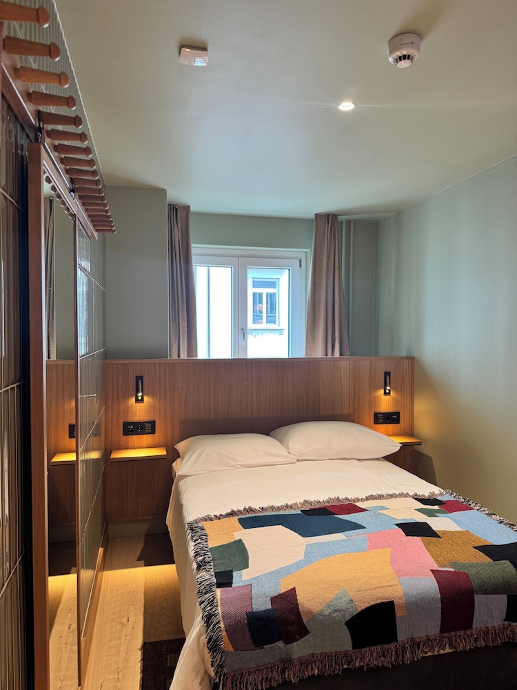 Urban, Compact, Double Bed