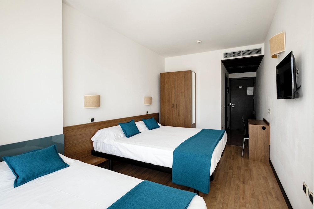 ROOM, TRIPLE