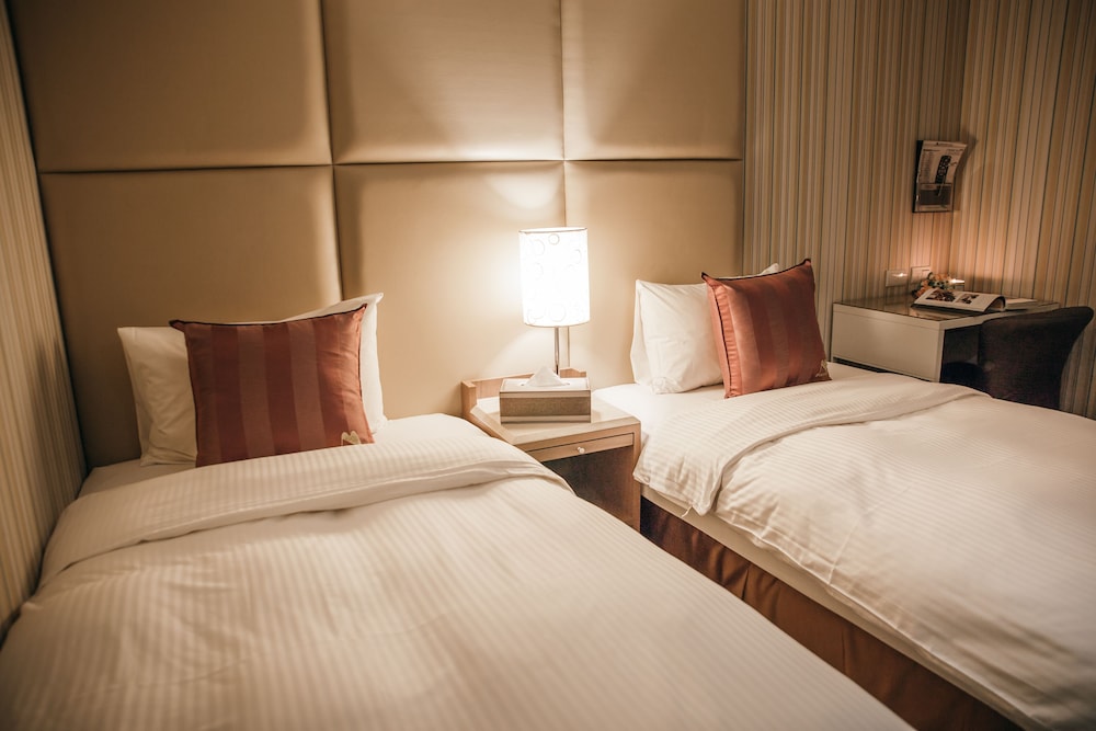SUPERIOR, TWIN BEDS, NO WINDOW