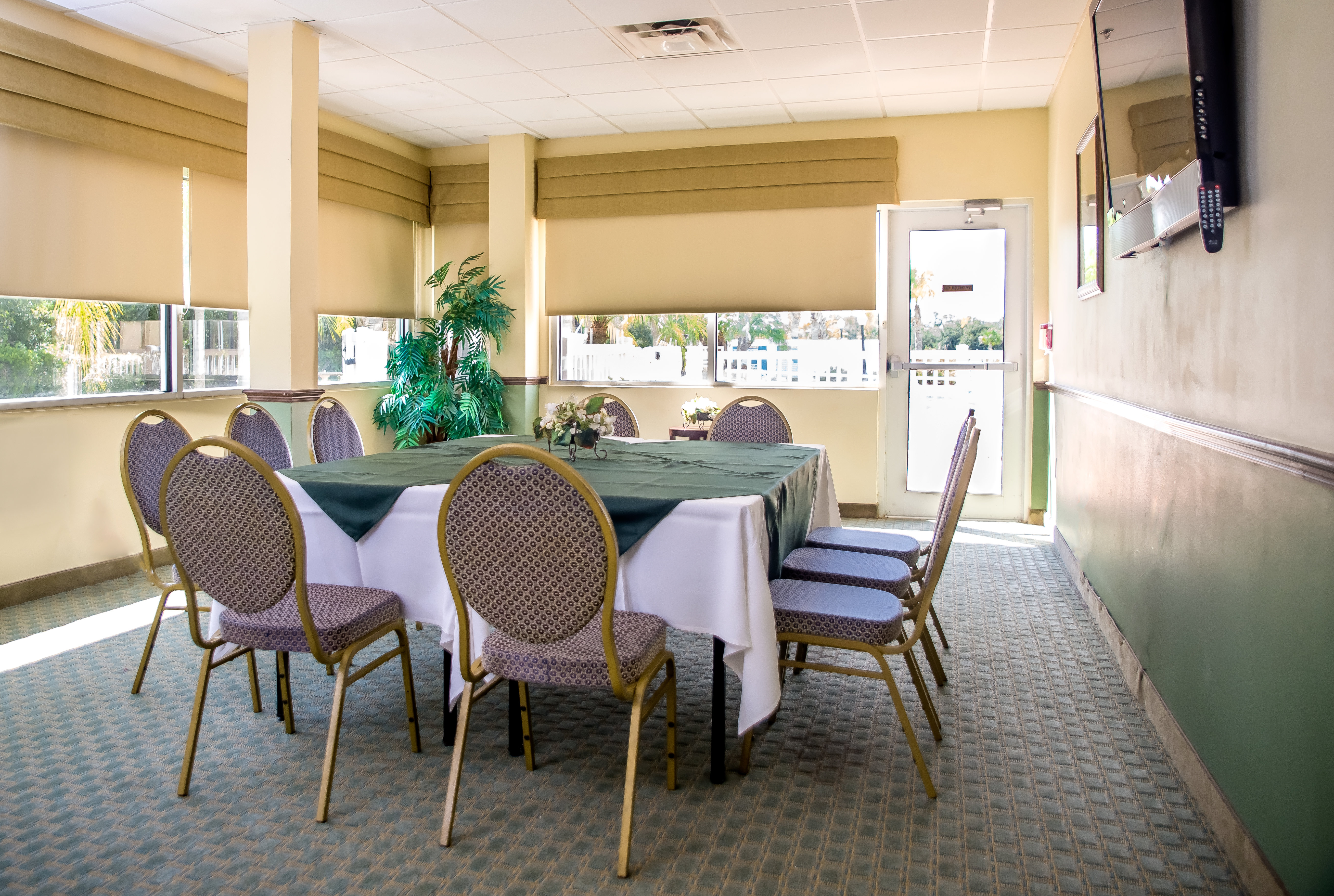 Holiday Inn Express and Suites Cocoa 34/50