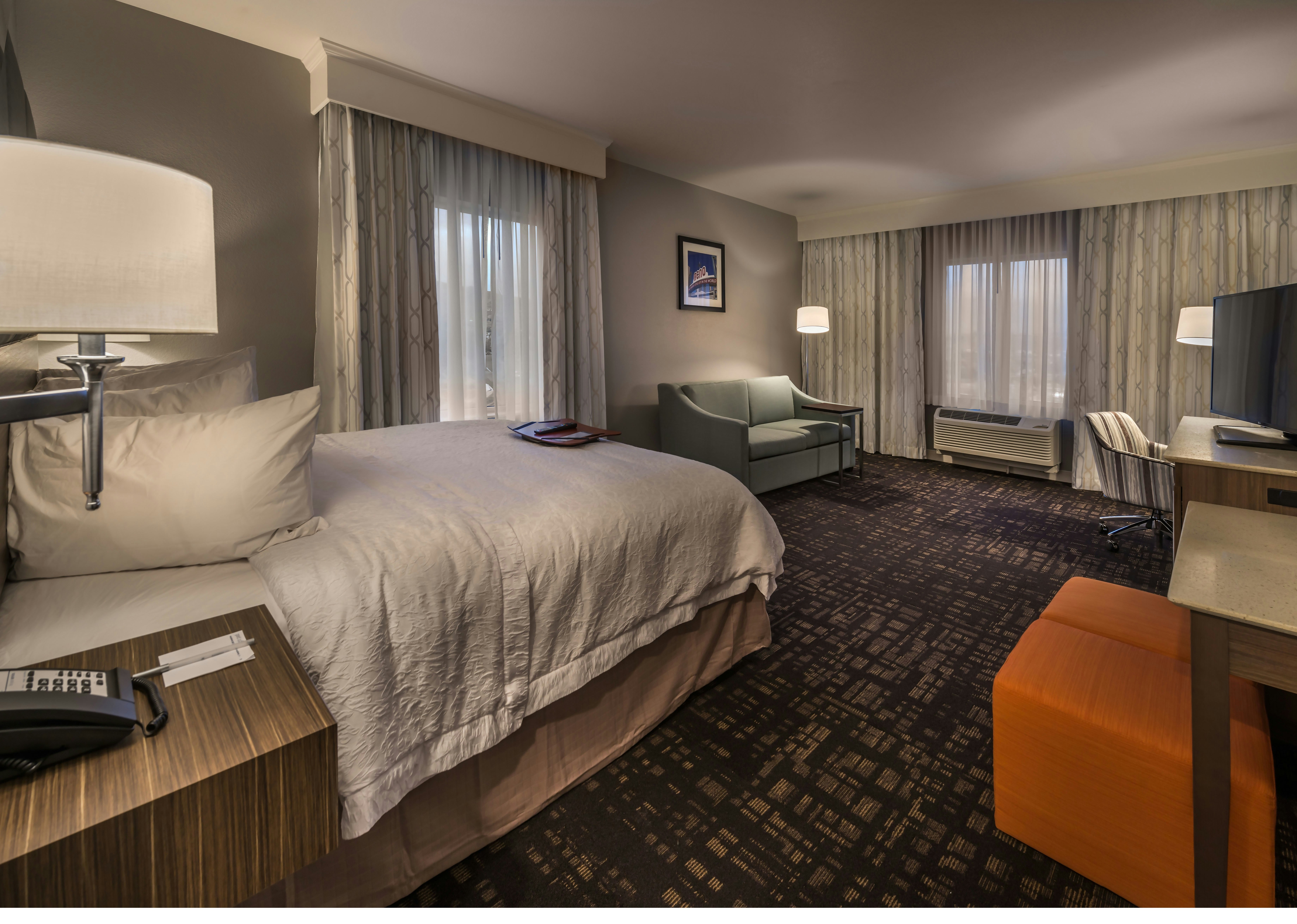 ROOM, KING BED, SOFA
