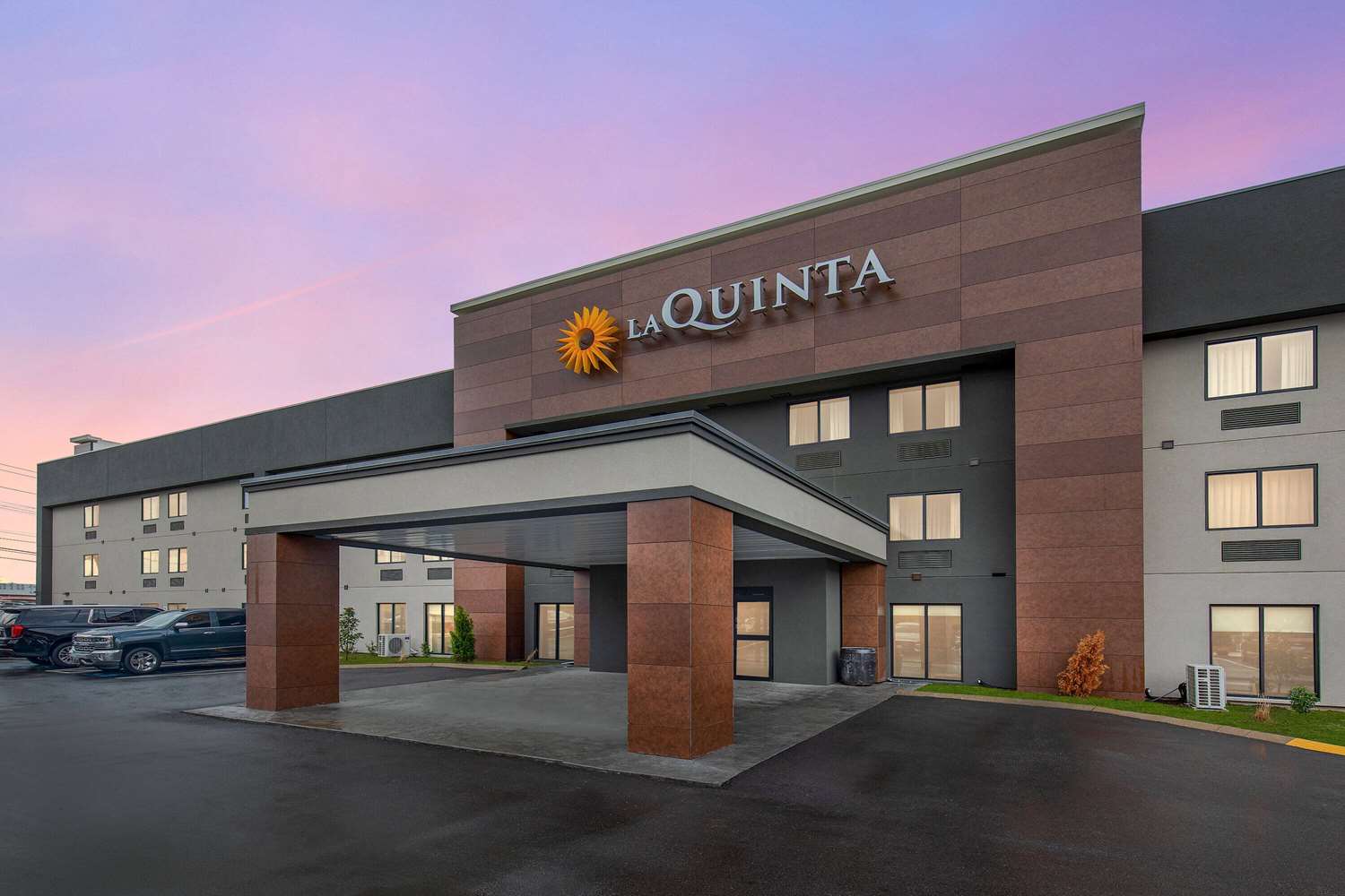 La Quinta Inn & Suites by Wyndham Nashville Airport 60/63
