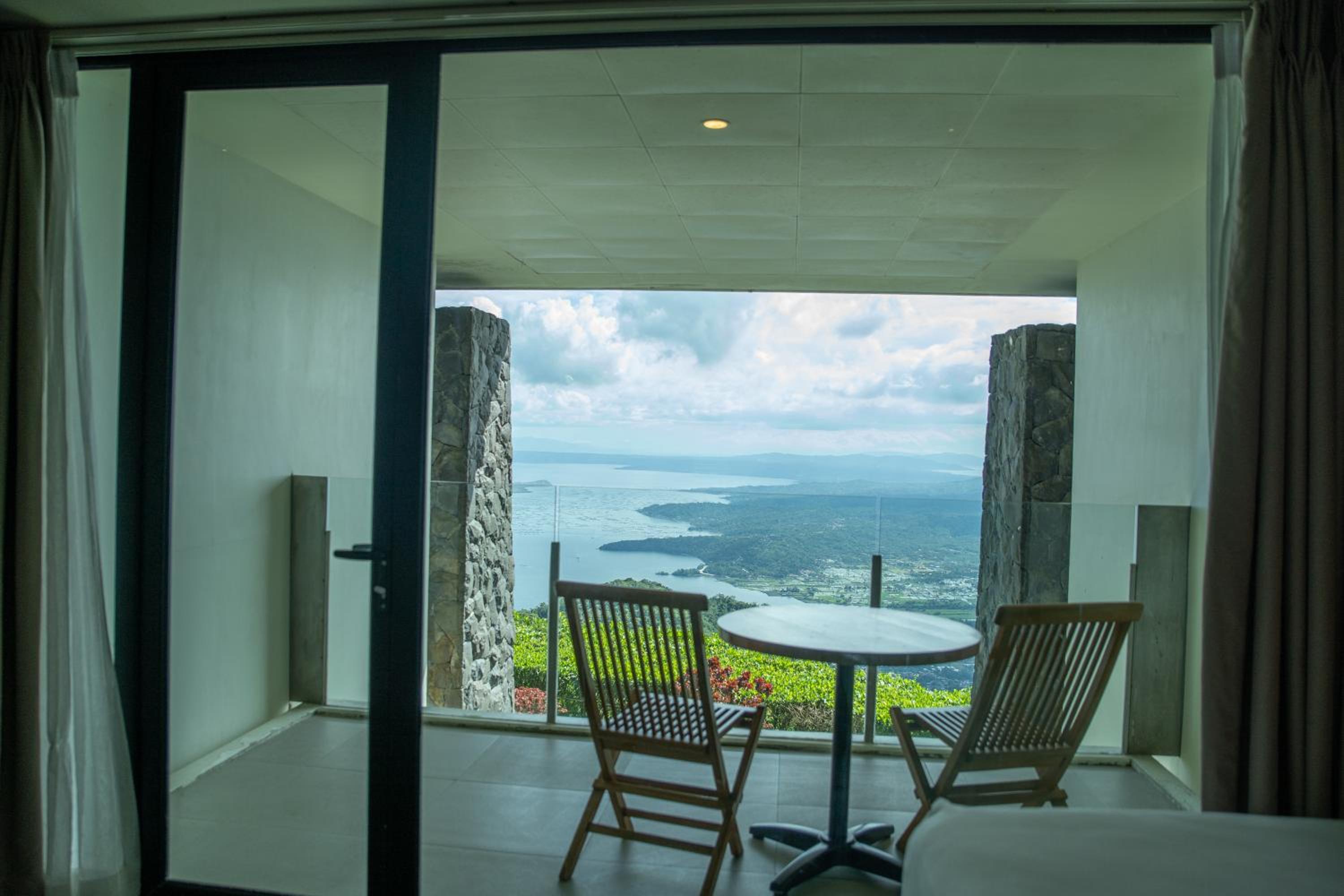 Escala Tagaytay 44/55