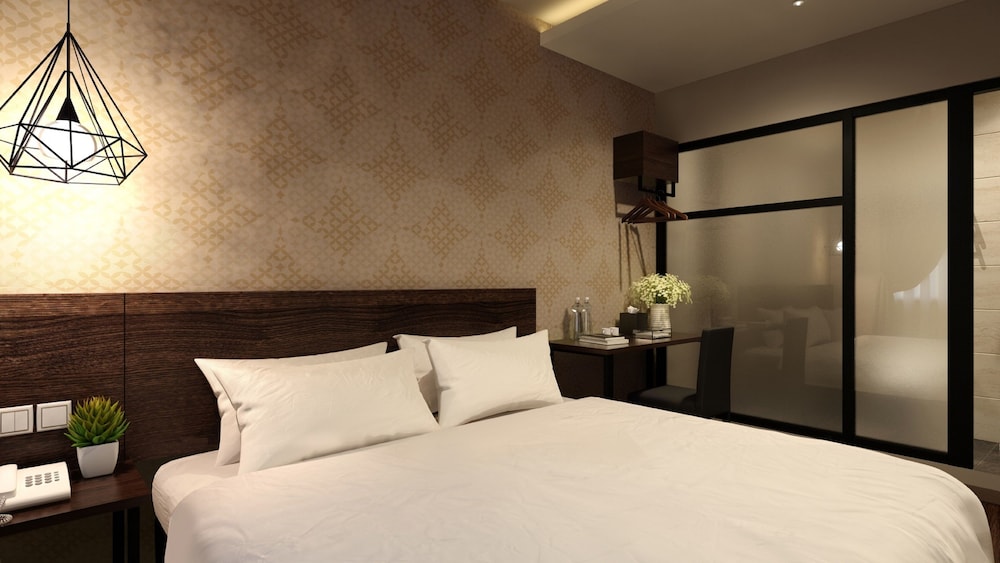The Square Hotel 13/62