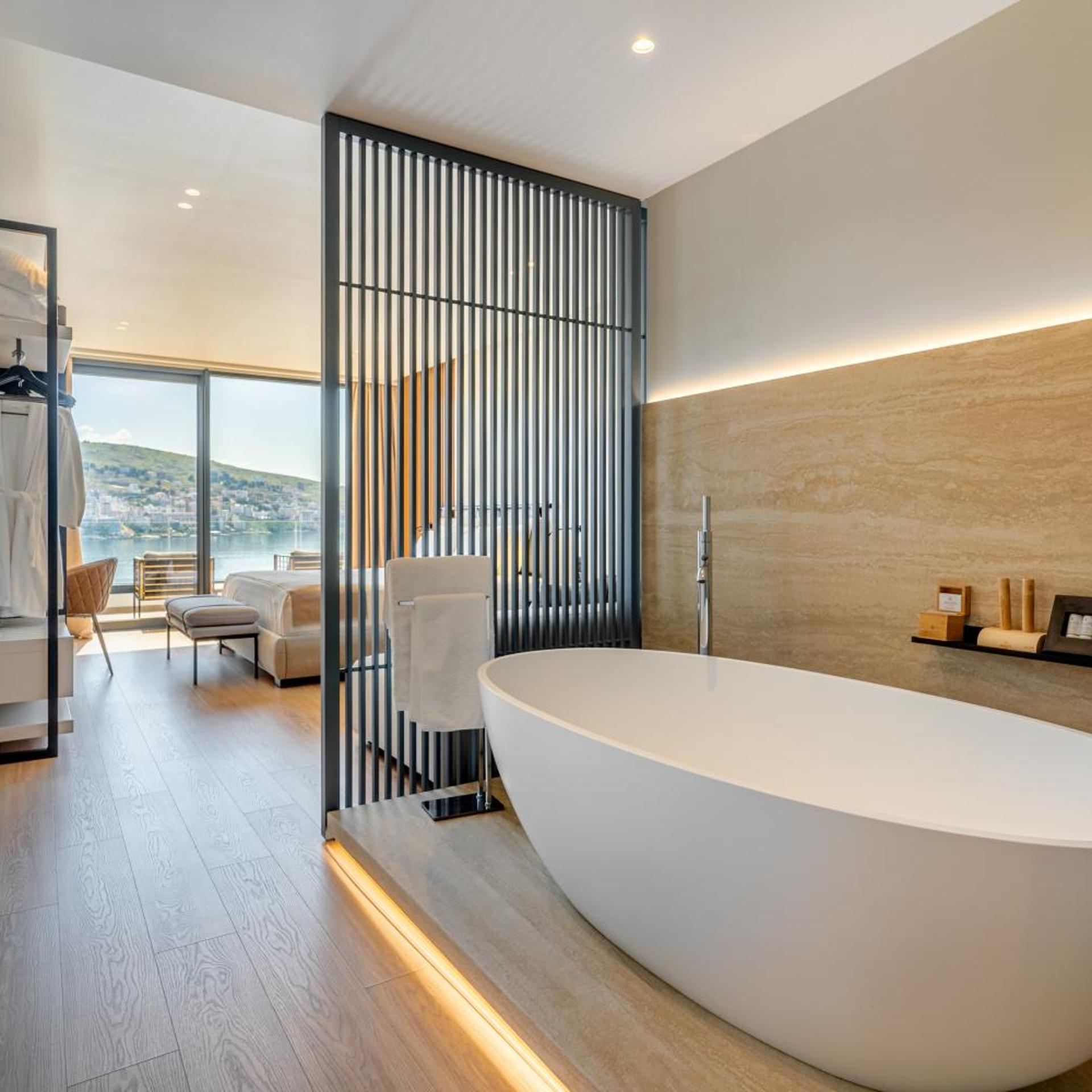 Yacht Premium Hotel 30/50
