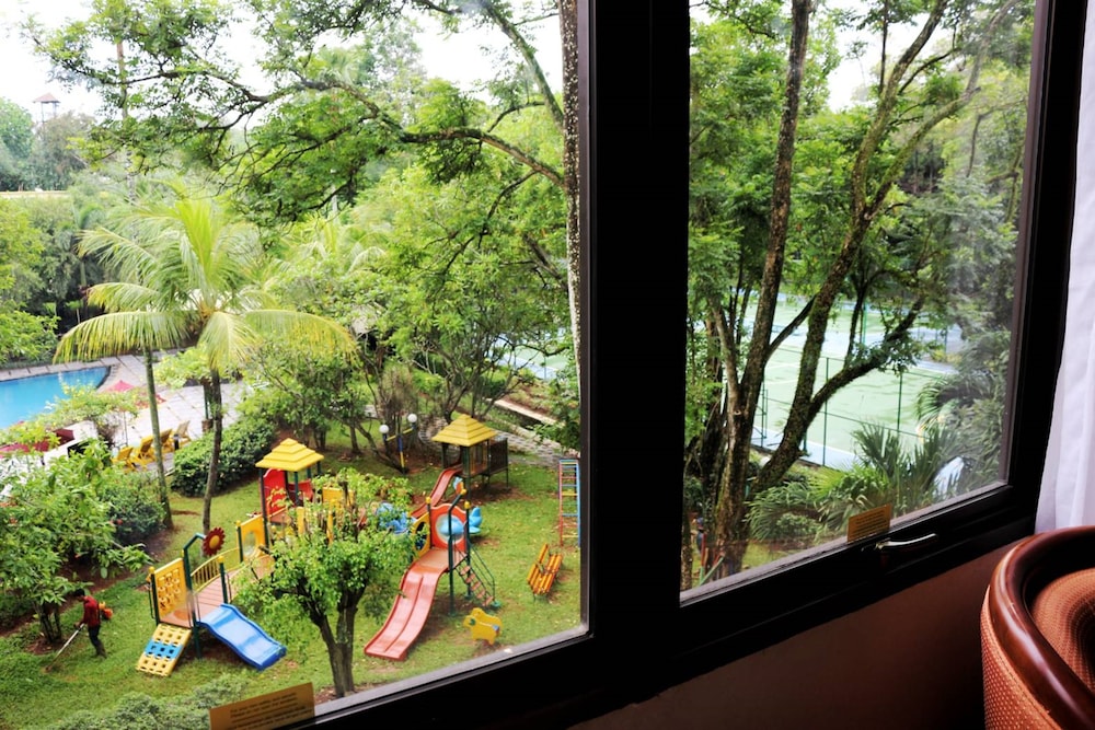 Prime Plaza Hotel Purwakarta in Cikampek
