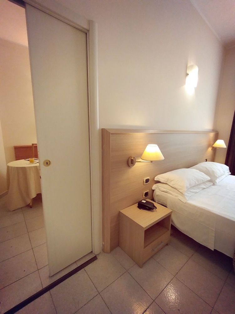 Hotel Principe Eugenio 16/61