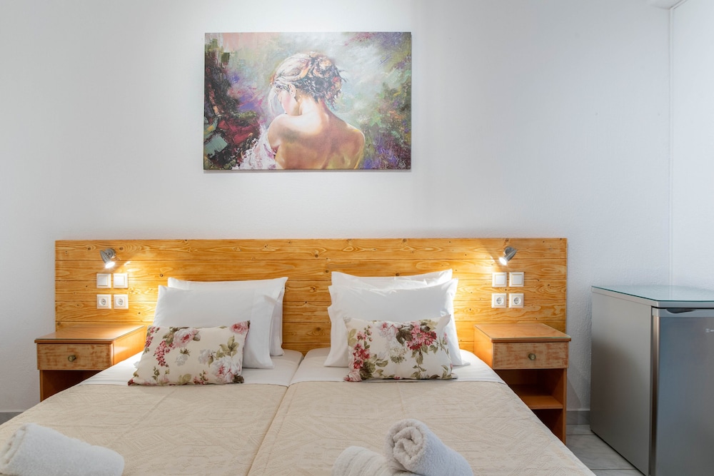 SEMI ROOM, COMFORT, BASEMENT, SHARED TERRACE