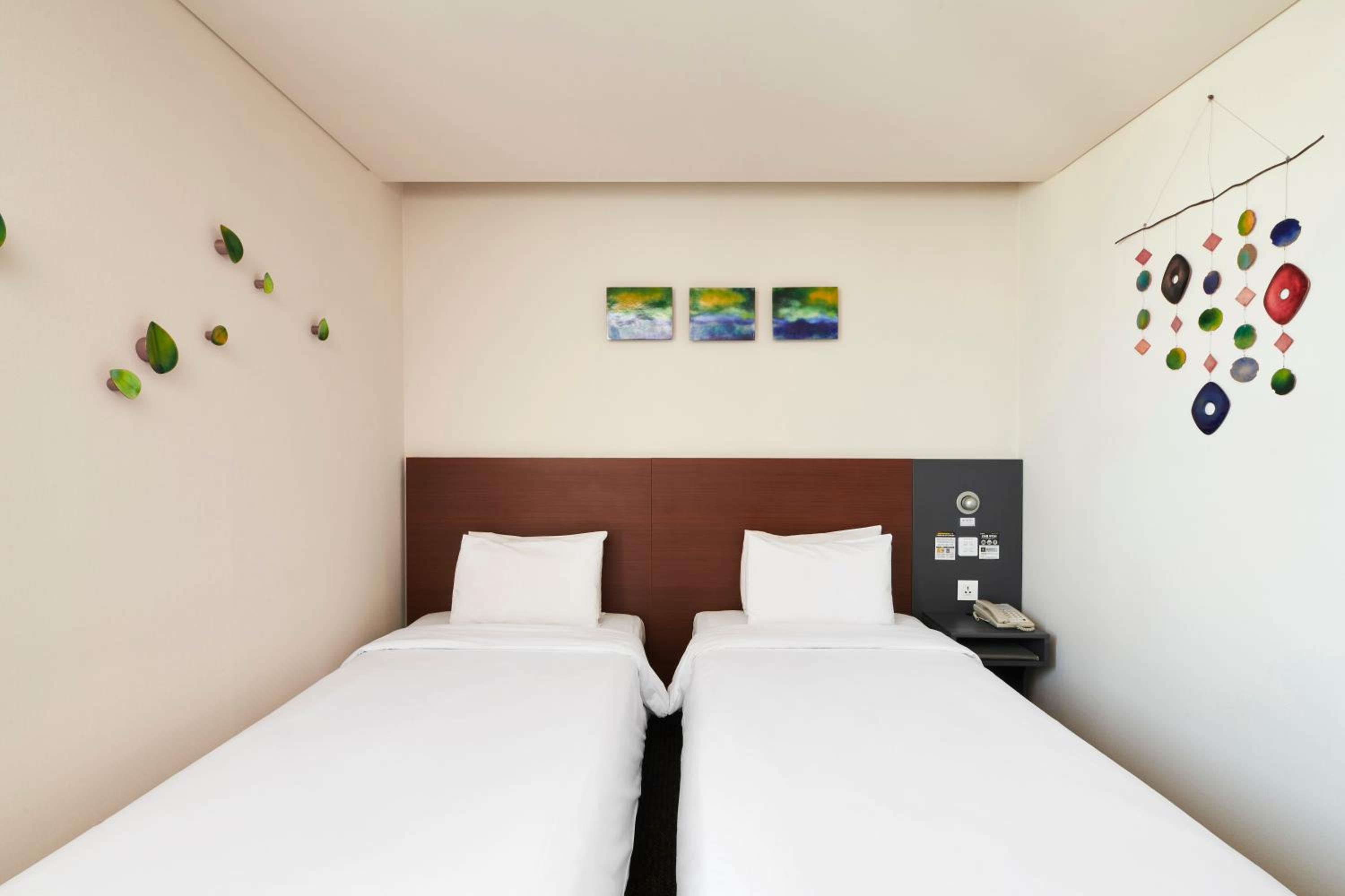 Dive In, Jeongkeun Park, Art Stay, Single Bed