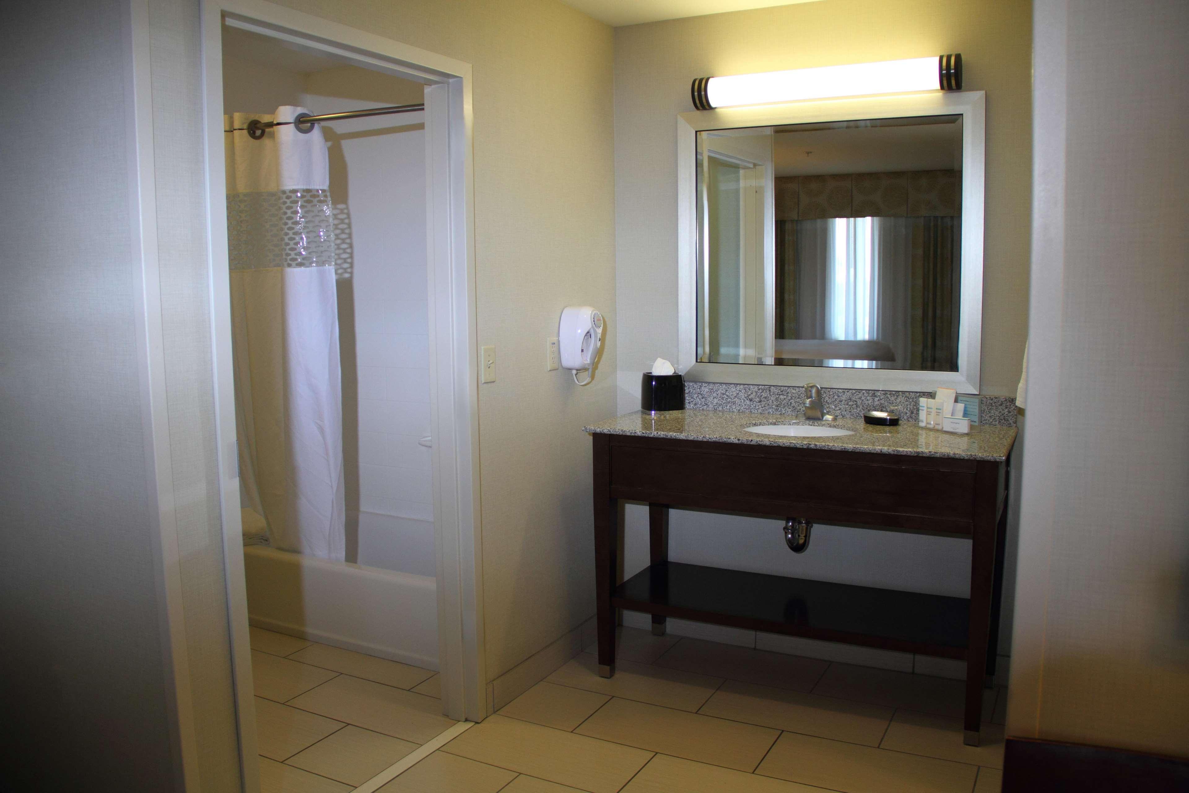 جناح بسرير كينج، Hampton Inn Suites Manteca 5/6