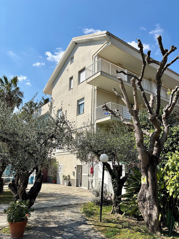 Villa Paola 37/51