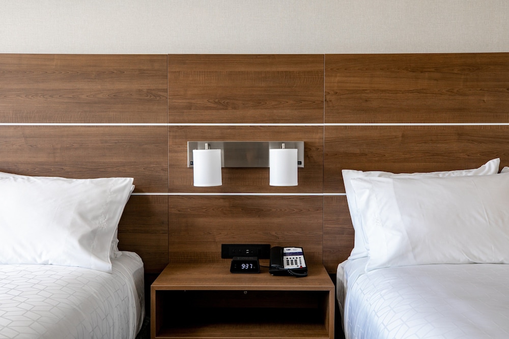 Holiday Inn Express Lethbridge Southeast 19/72