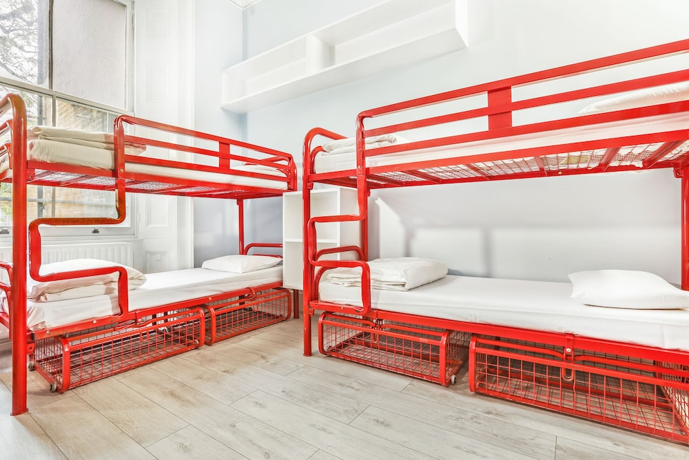 FEMALE DORM, 6 BEDS
