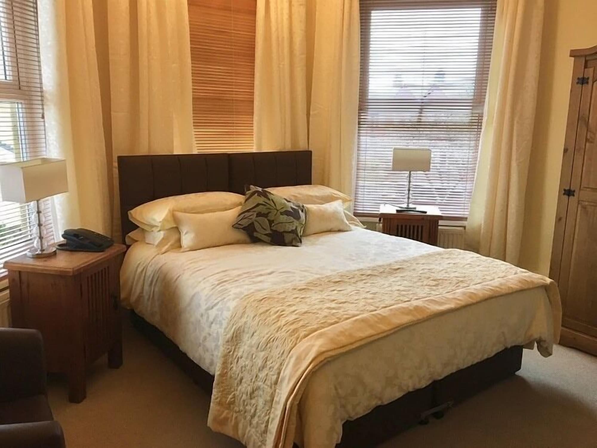 Suite, King Bed, 2 Bunk Beds, Bath and Shower