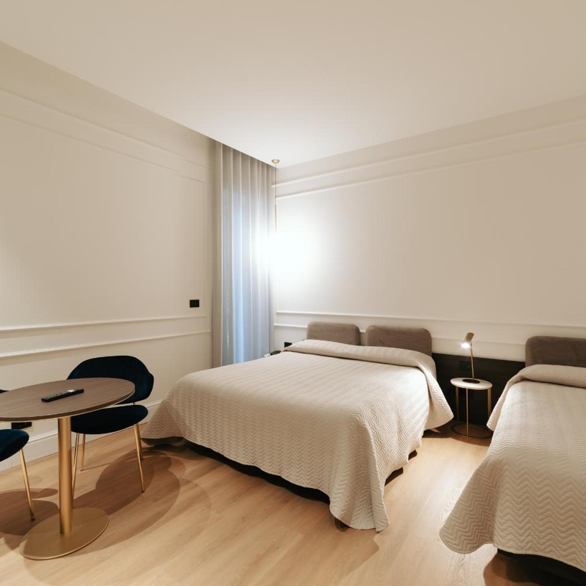 غرفة ثلاثية، Albergo Italia 2/7