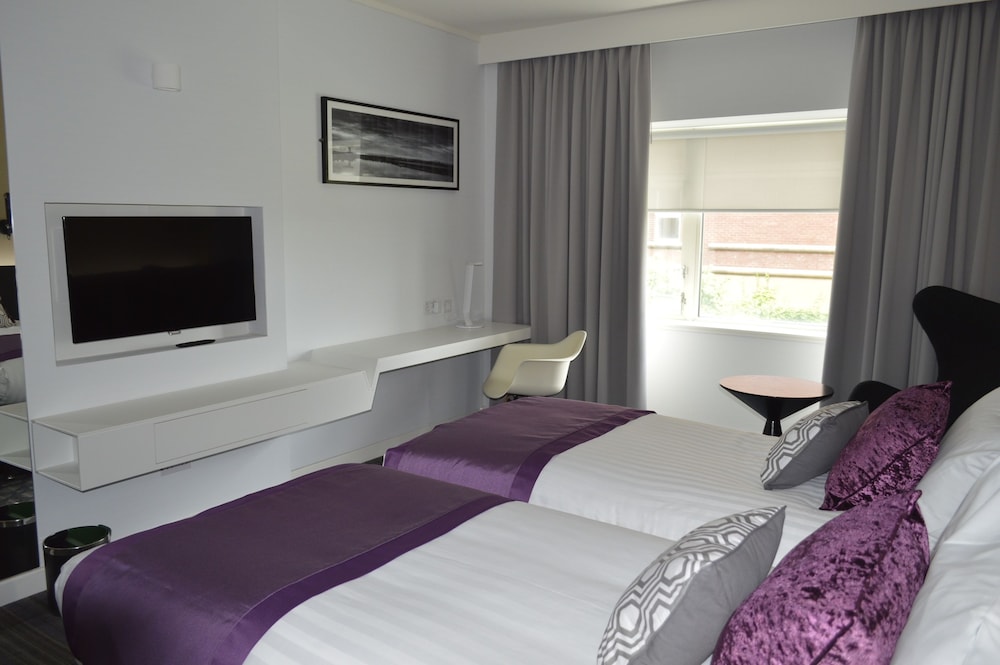 The Golden Jubilee Hotel 12/50