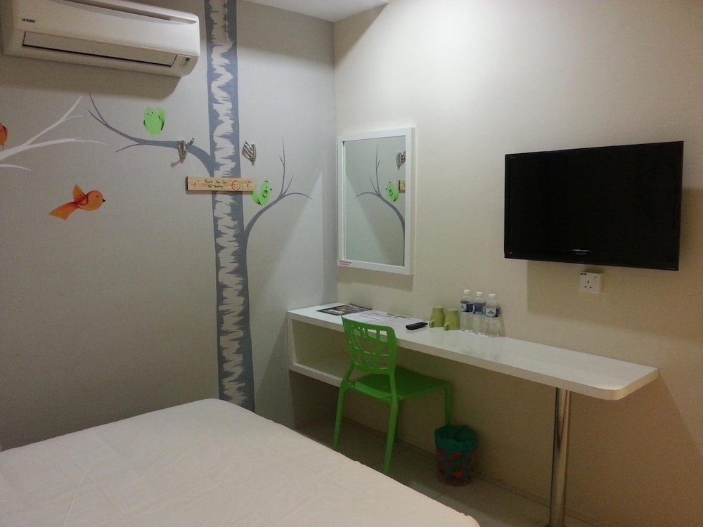 Hotel Strawberry Fields 42/48