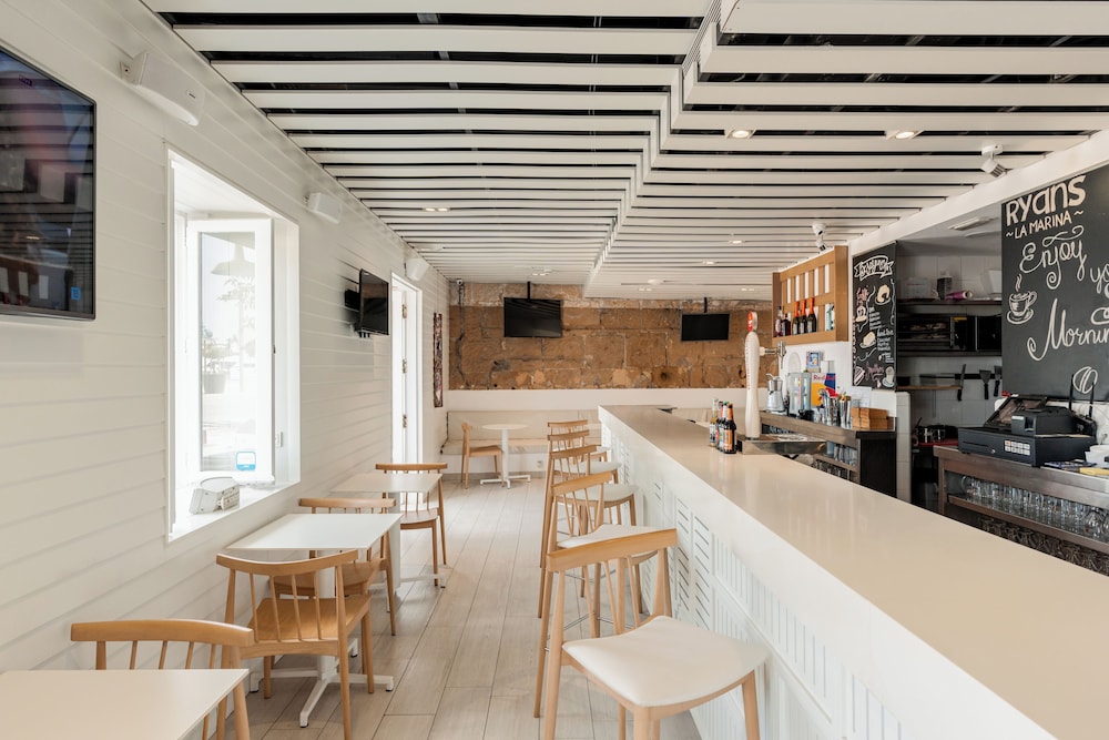 Hotel Ryans La Marina 54/69
