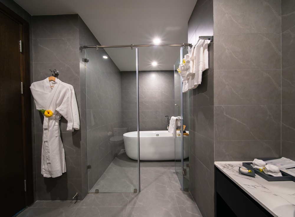 GRAND TOURANE NHA TRANG HOTEL 42/50