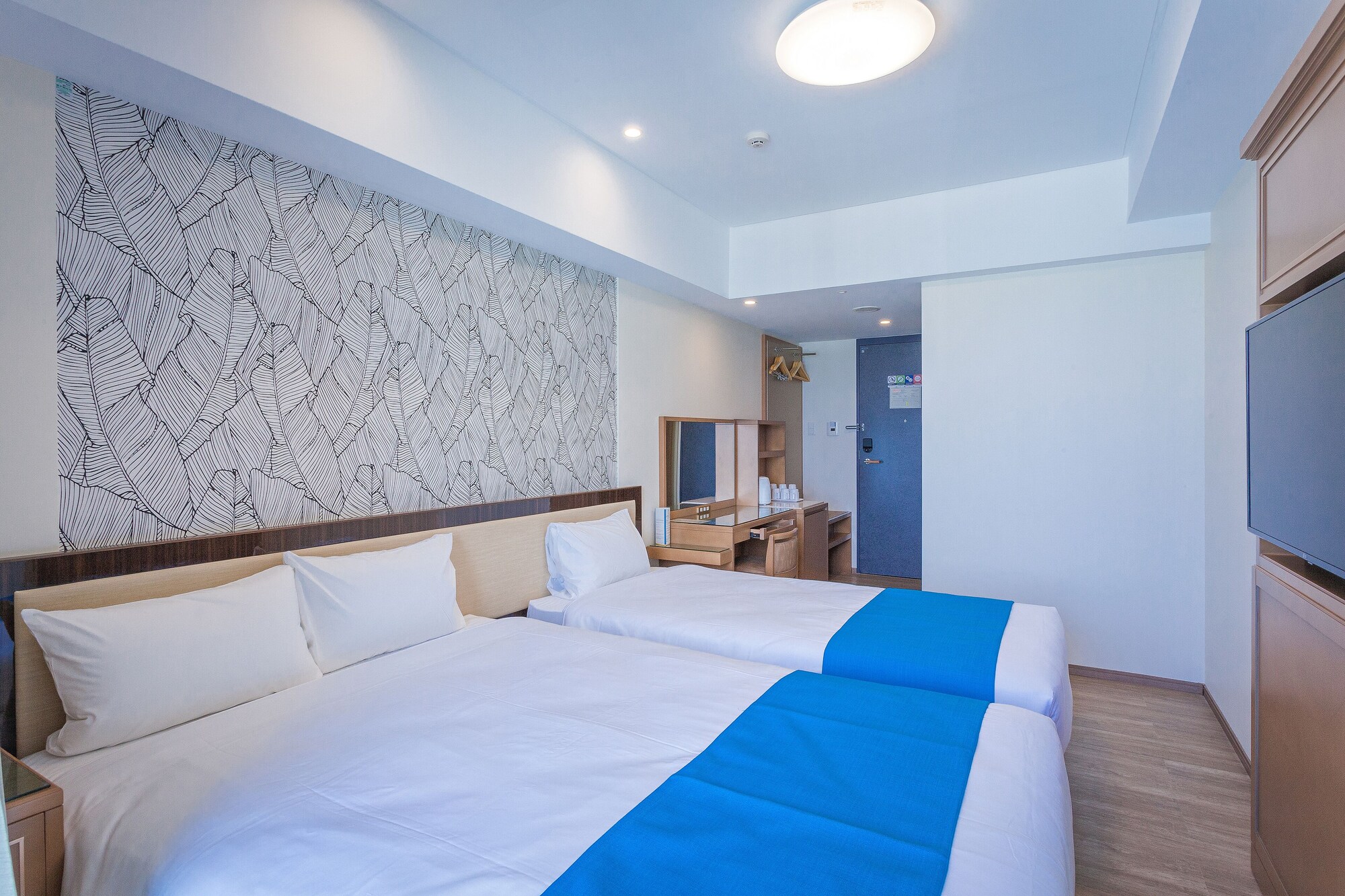 ROOM, TWIN BEDS, OCEAN VIEW, TOP FLOOR