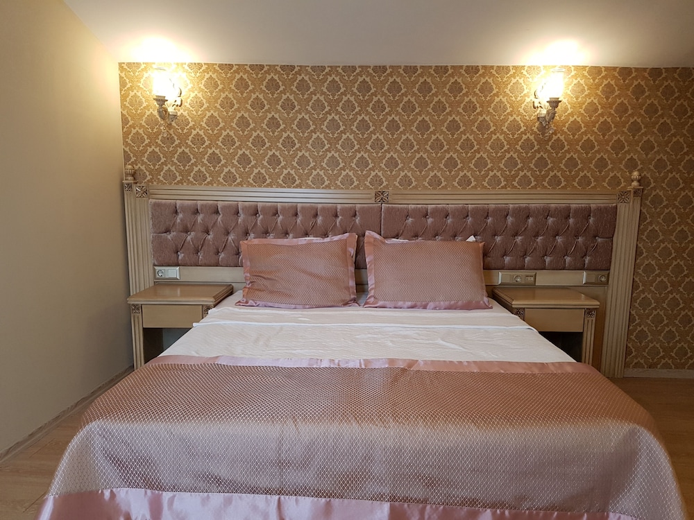 Apple Tree Hotel 7/68