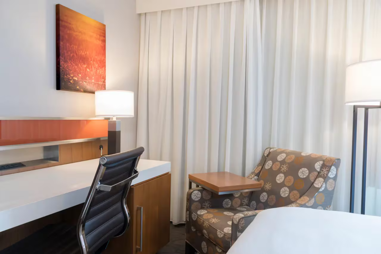 デルタ ホテルズ グランド ラピッズ エアポート(The Center Hotel Grand Rapids Airport) 写真2