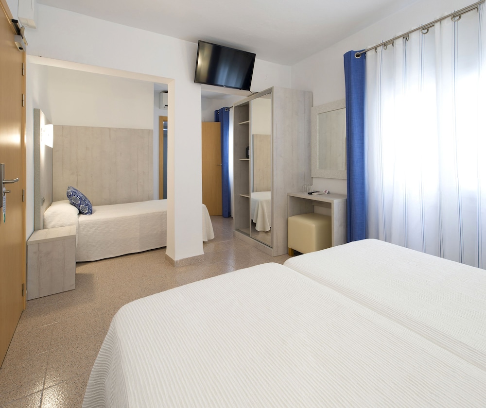 Roca Hostal 10/29