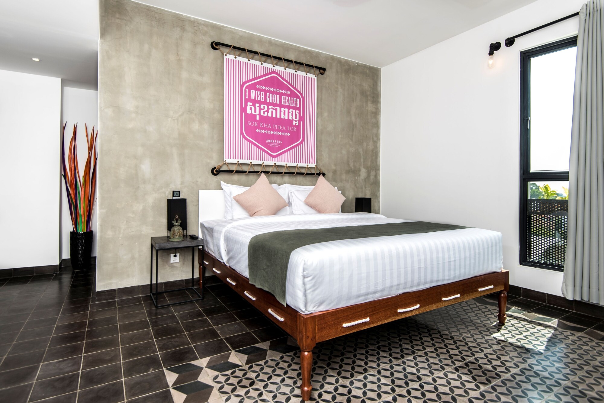 DELUXE, DOUBLE BED