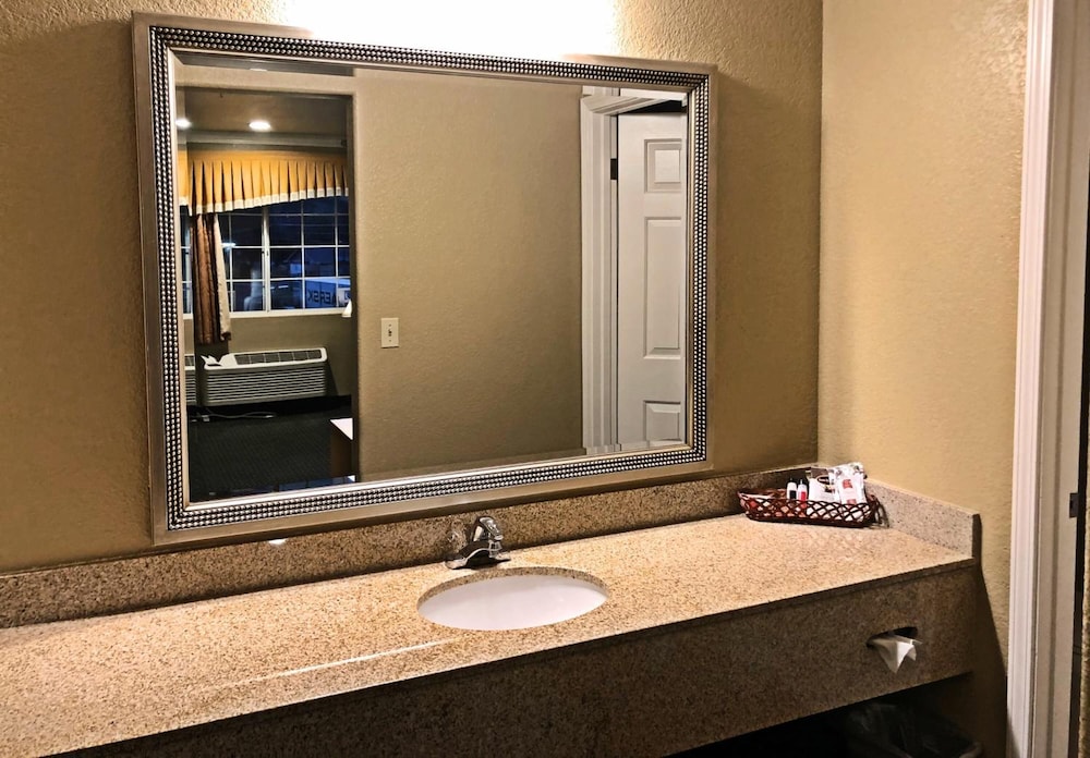 Lake Point Lodge 19/24