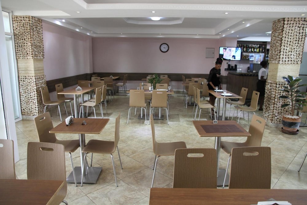 Namayiba Park Hotel 37/50