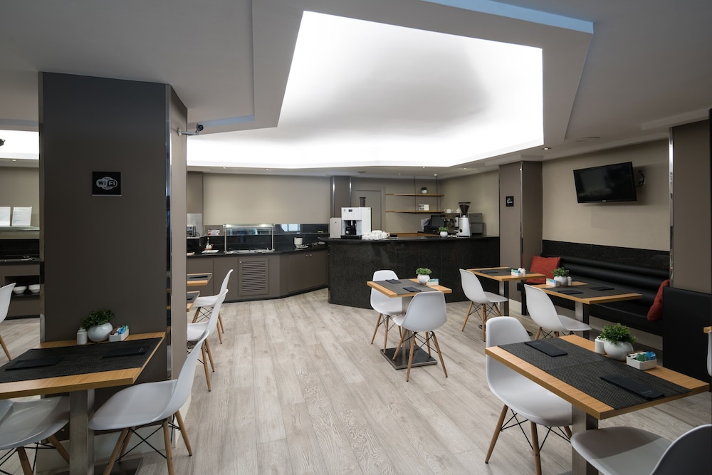 Catalonia Albeniz Hotel 43/55