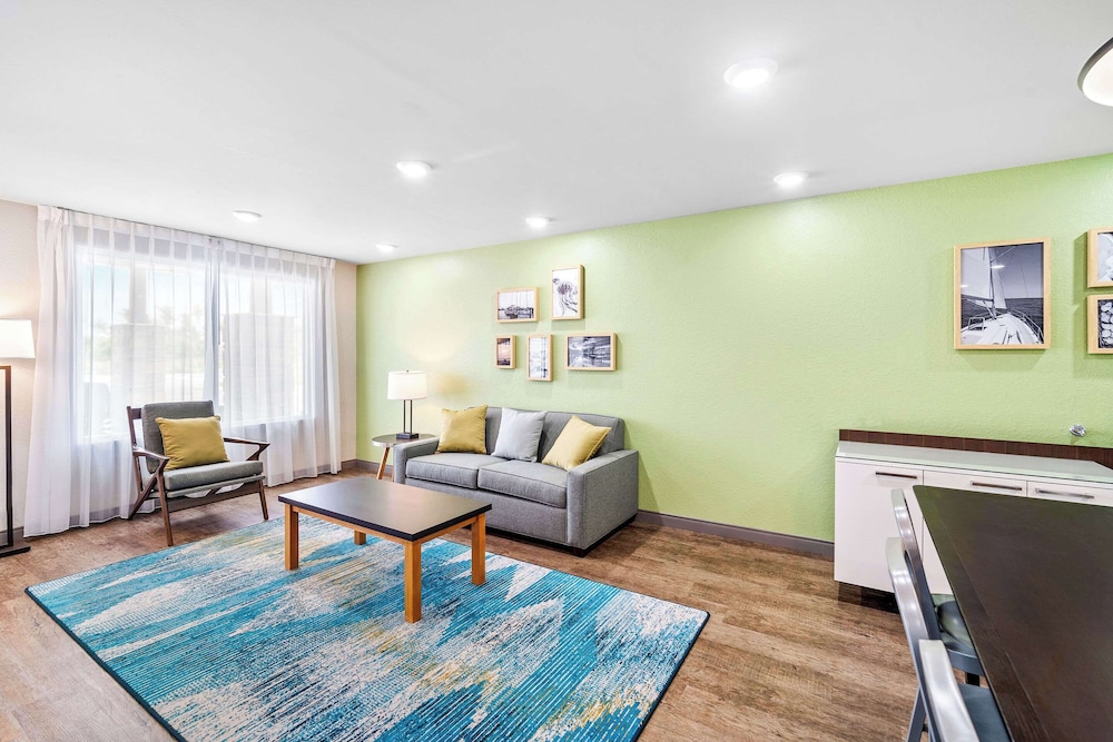 WoodSpring Suites Fort Myers - Cape Coral 23/44
