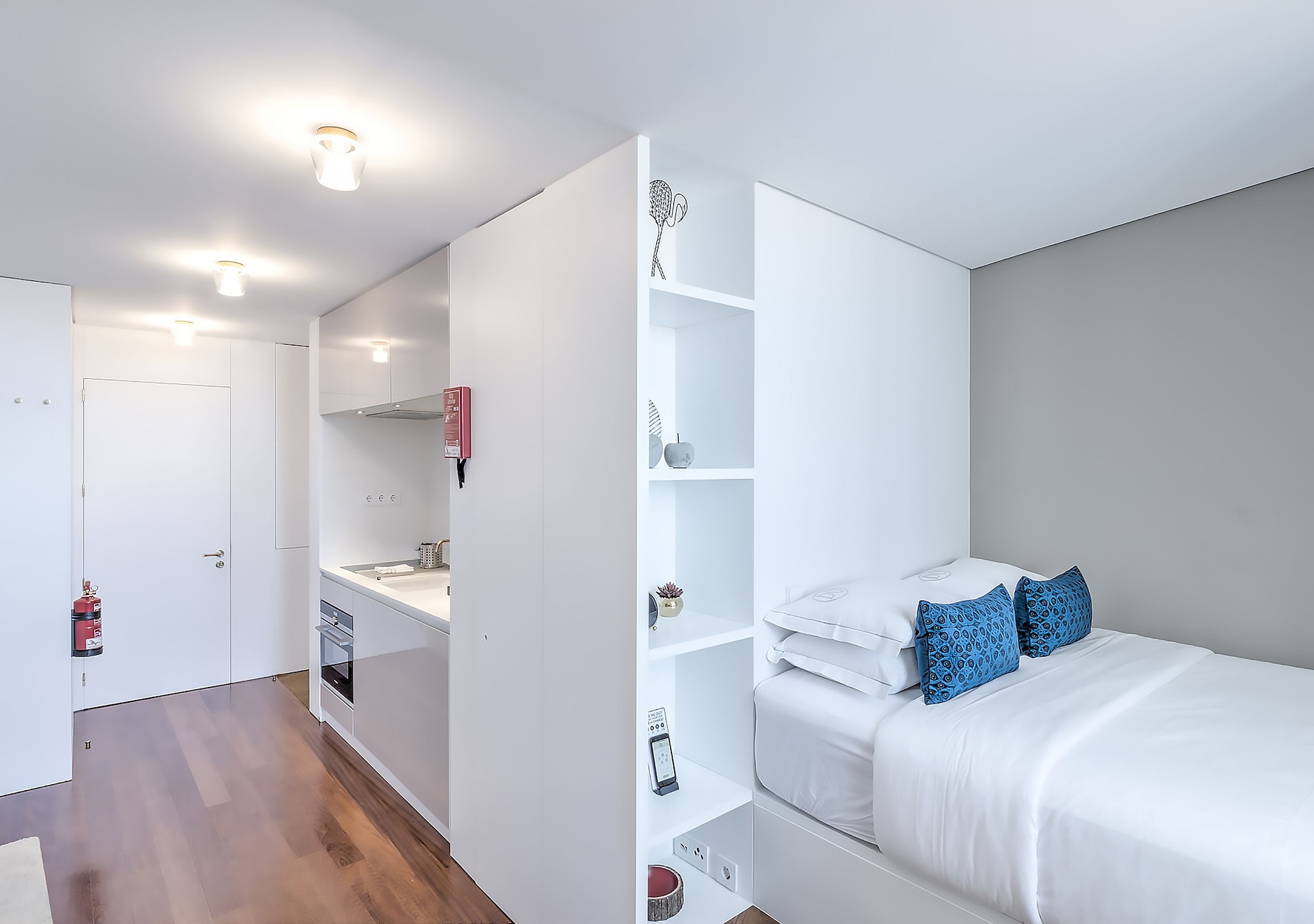 SUPERIOR, STUDIO, RIVER VIEW