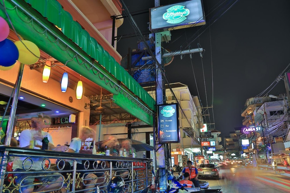 Harrys Hotel Bar & Restaurant 40/45