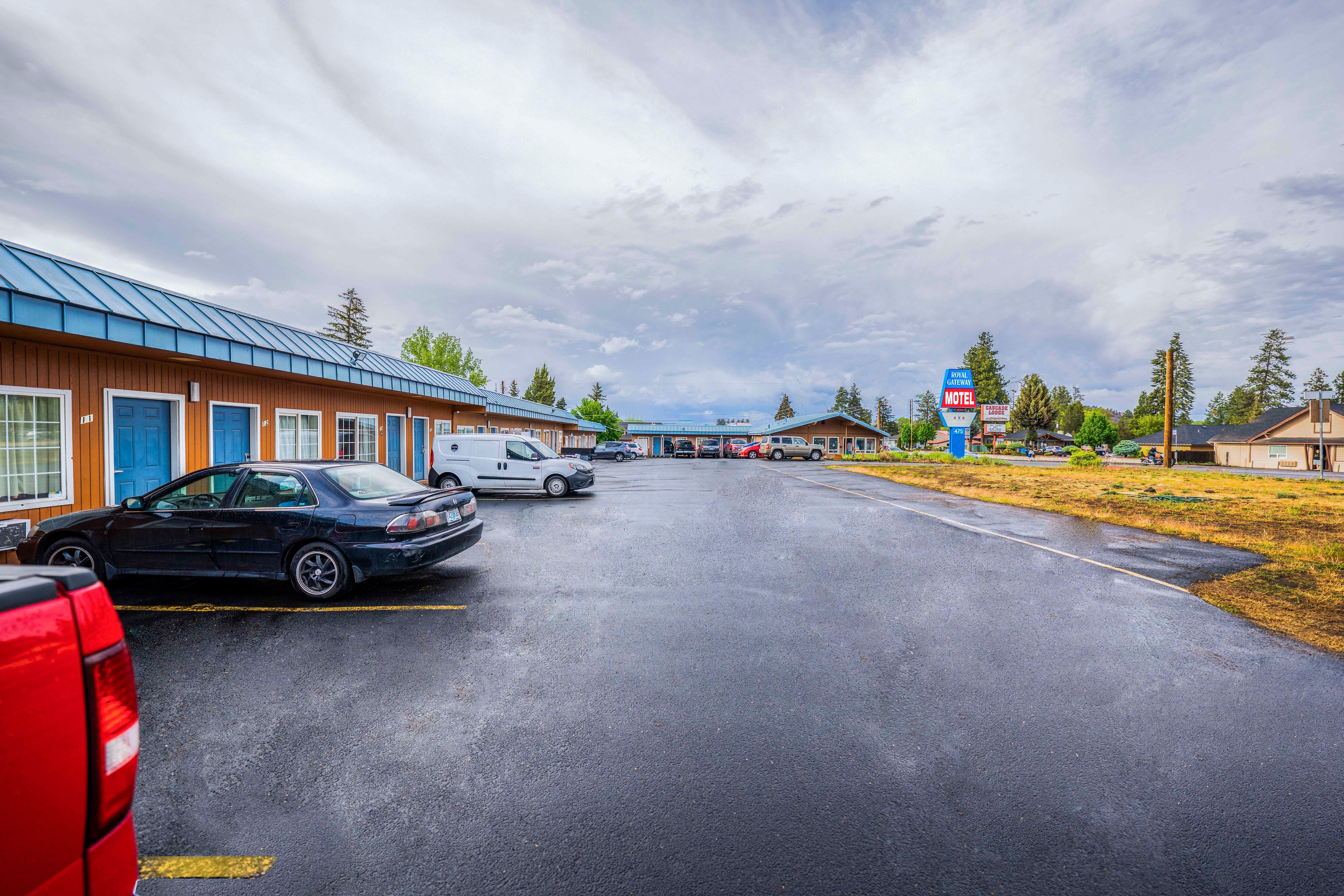 Royal Gateway Motel 8/21